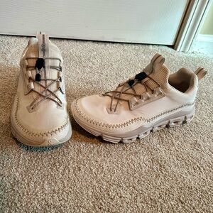 On Running Cloudaway Running Sneakers